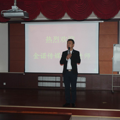 聽國學(xué)講座，習(xí)傳統(tǒng)文化               